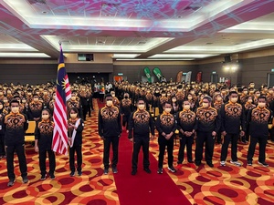 Sports Minister presents national flag to Malaysia NOC for SEA Games participation