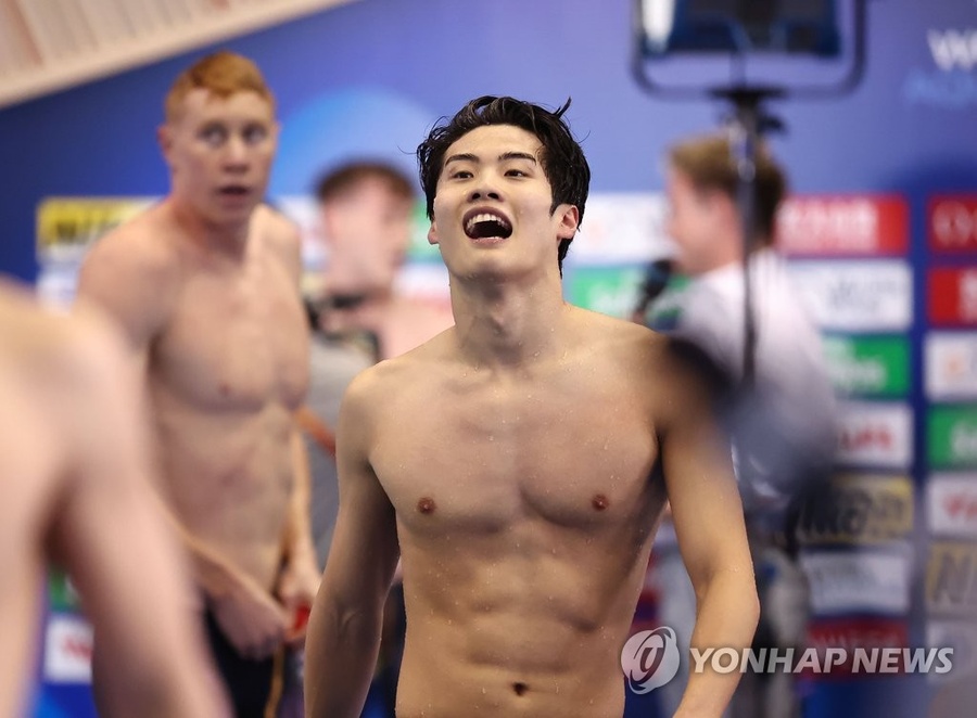 Hwang Sun-woo reacts to his third-place finish in the men's 200m freestyle final at the World Aquatics Championships in Fukuoka on Tuesday, July 25, 2023. © Yonhap