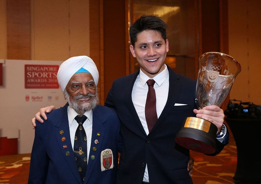 Ajit is pictured with Singapore’s Olympic swimming champion Joseph Schooling. (SNOC)