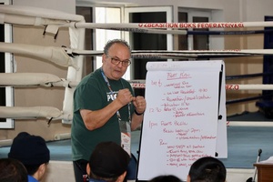 Canadian boxing instructor Gordon Apolloni pulls no punches at OCA Development Programme in Tashkent