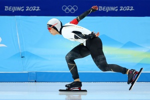 Miho Takagi collects fifth Olympic speed skating medal