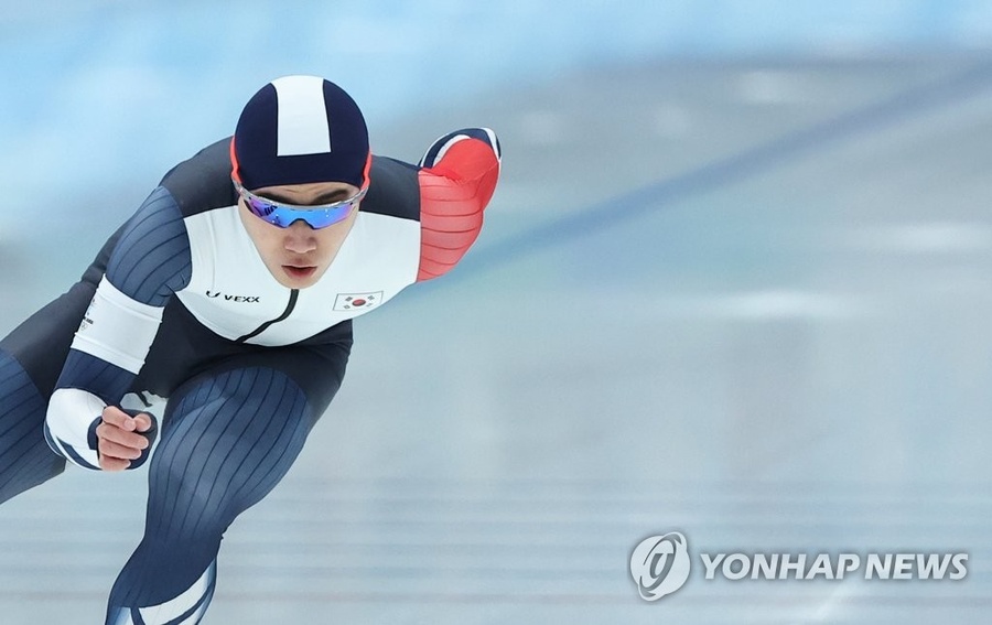 Kim Min-seok competes in the men's 1,500m speed skating race at the Beijing Winter Olympics on Tuesday, February 8. (Photo: Yonhap)