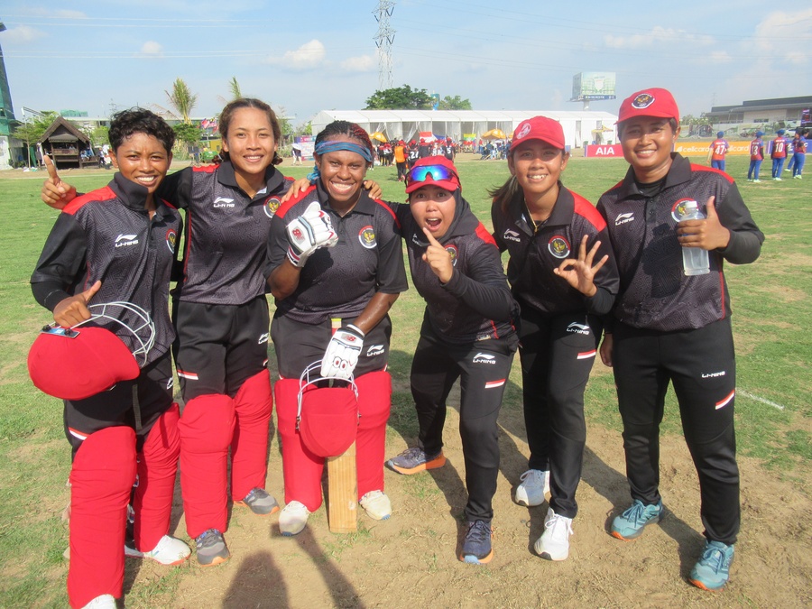 The victorious Indonesian women’s six-a-side team.