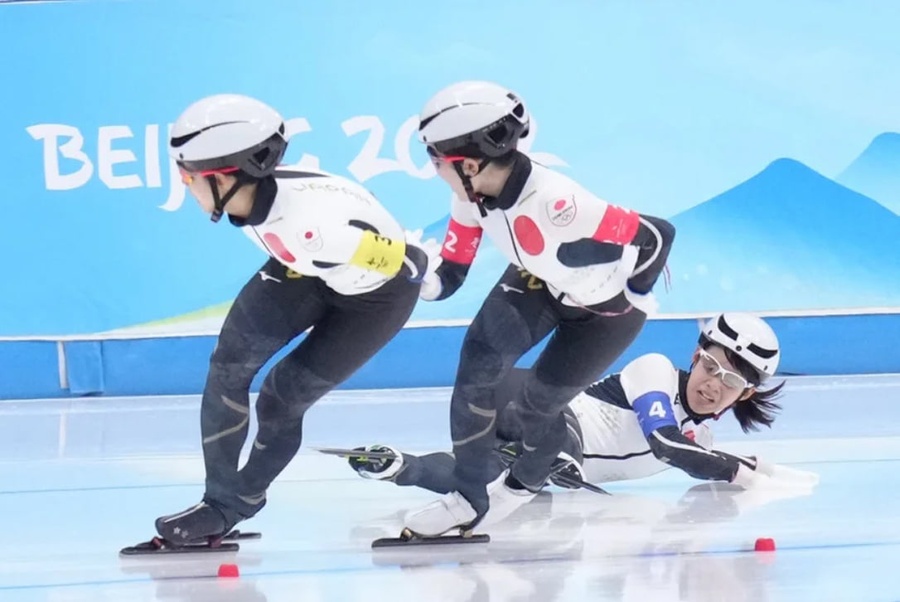 Japan’s Olympic title slips away in women’s team pursuit with last-bend fall