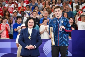 Thailand’s Kunlavut settles for silver in men’s badminton final