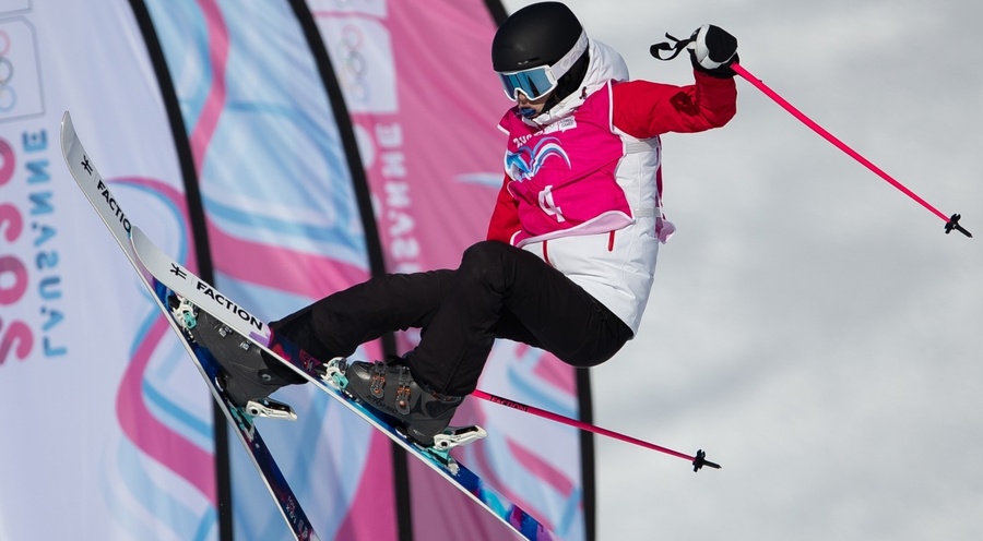 Eileen Gu Ailing on her way to the gold medal.