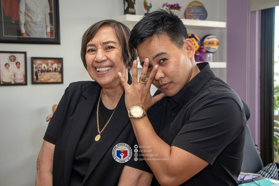 Nesthy Petecio shows off her Women in Sports Awards ceremonial ring alongside PSC Commissioner Olivia “Bong” Coo. (Photo: PSC)