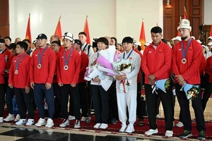 Kyrgyzstan medal winners in Paris Olympics receive car and cash prizes