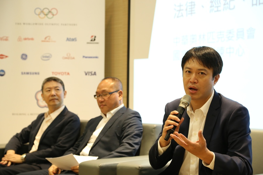 Chang, Hsien-ming(張憲銘), president of Flight International Company shared his practical experiences in sports agent area.