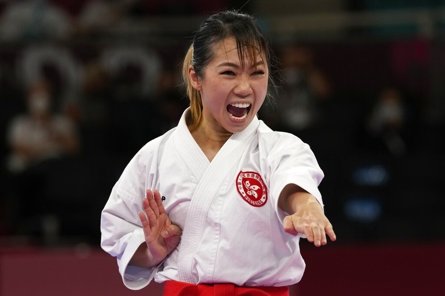 Grace Lau performs her kata. © Weibo