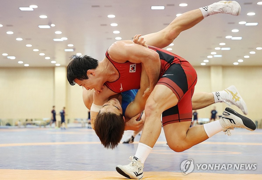 An Han-bong, head coach of the South Korean national wrestling team, speaks during a press conference at the Jincheon National Training Center on Wednesday, August 19, 2026. (Photo: Yonhap)  South Korean wrestlers for the 2026 Asian Games participate in an