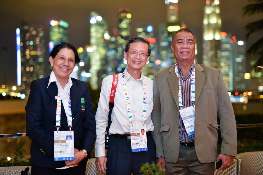 Dr Teh Kong Chuan (centre) with his colleagues from the SEA Games Federation - Dr Mya Sein from Myanmar (left) and Mr Vicente from Timor Leste. © SNOC