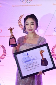 Becky wins top sports journalist award in Mongolia