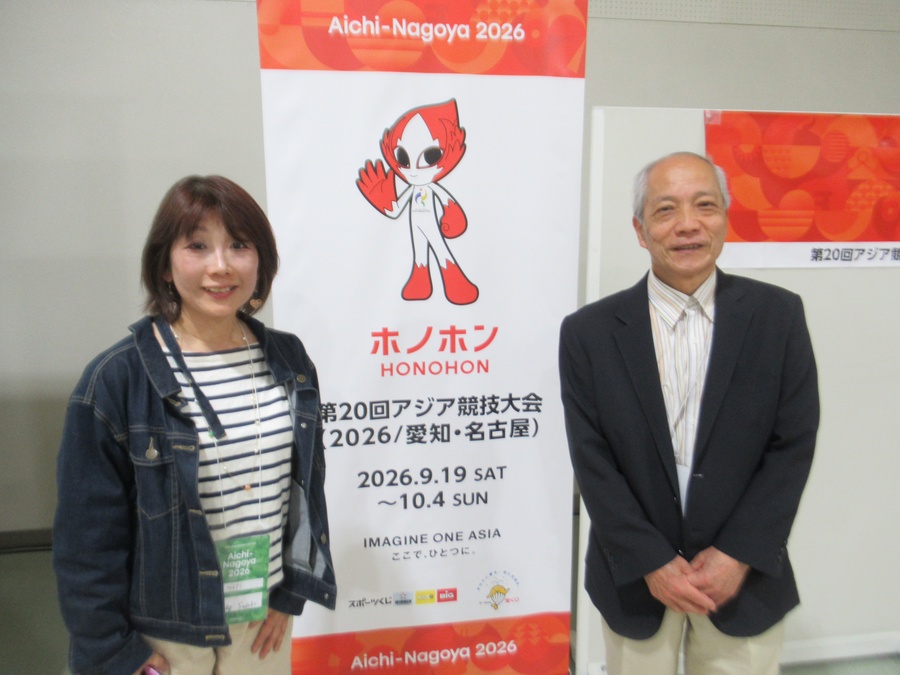 Tamiko Suzuki and Hidenobu Asada attend the volunteer event on Monday.