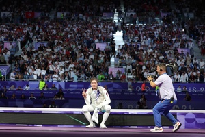 Cheung defends fencing gold for Hong Kong, China