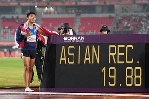 Thai flyer Boonson races to sprint double