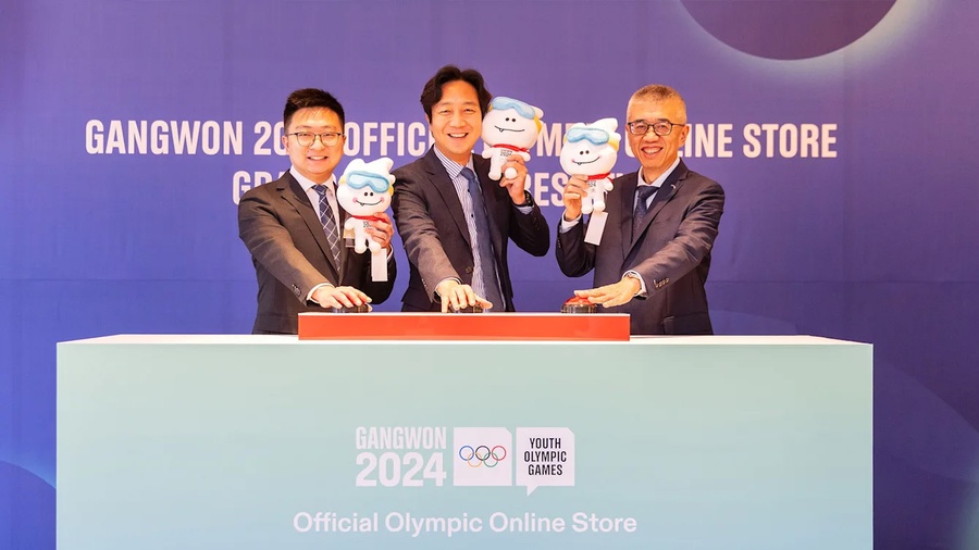 Ray Zhang, General Manager, AliExpress Korea and Japan; Im Hyun-jun, Marketing team head, Gangwon 2024; and Leon Xie, General Manager, Olympic Business, Alibaba Group. (Photo: © Alibaba)