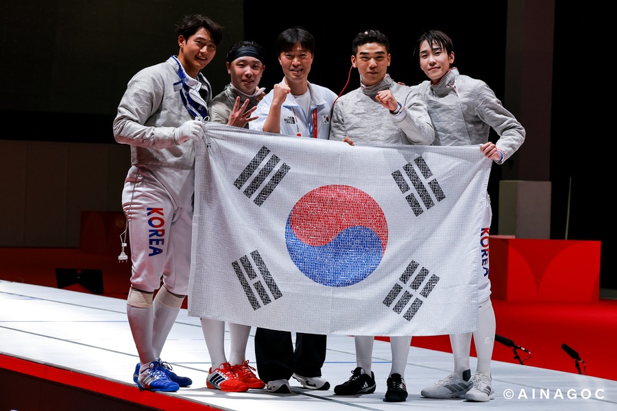 Korea edges Japan in sabre team thriller