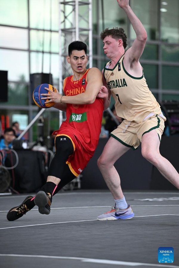 Yan Peng of China drives to the basket (Photo: Then Chih Wey/Xinhua)