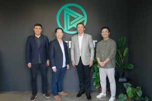 Kazakhstan NOC President Gennadiy Golovkin looks at virtual boxing