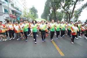 Hanoi police and security forces join Olympic Day run