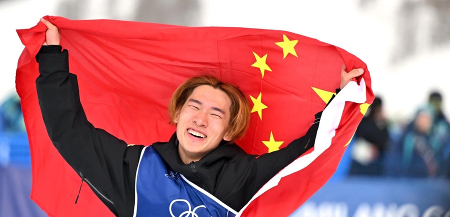 Xu Mengtao (CHN) (Photo: @FIS/ActionPress) Su Yiming (CHN) wins gold in men’s snowboard slopestyle on his birthday (Photo: ©Christian Stadler/FIS)