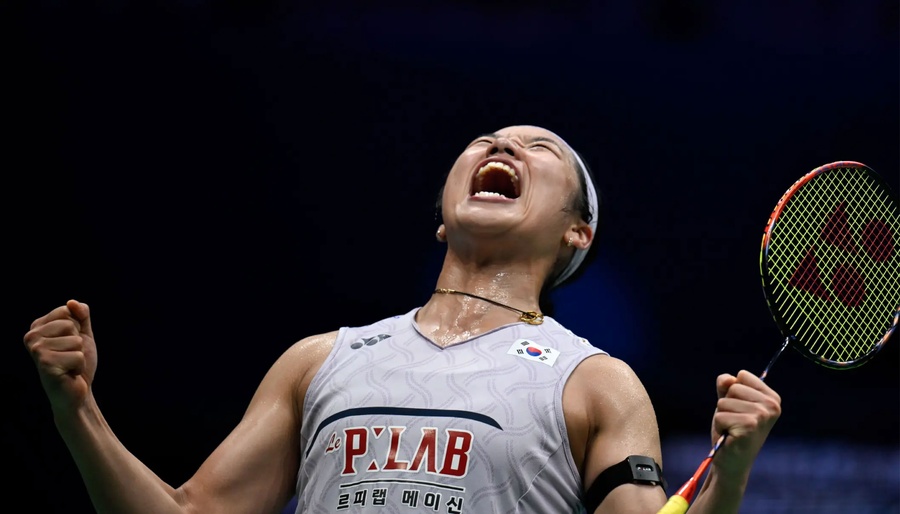 An Se-young reacts after beating Akane Yamaguchi of Japan in the semifinals of the China Masters in Shenzhen, China, on September 5. (Photo: Xinhua/Yonhap)
