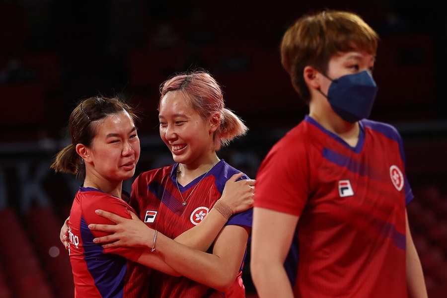 Hong Kong’s players celebrate table tennis women’s team bronze. © Reuters