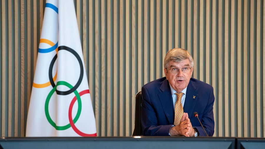 IOC President Thomas Bach addresses the media after the EB meeting on Wednesday. © IOC/Philippe Woods