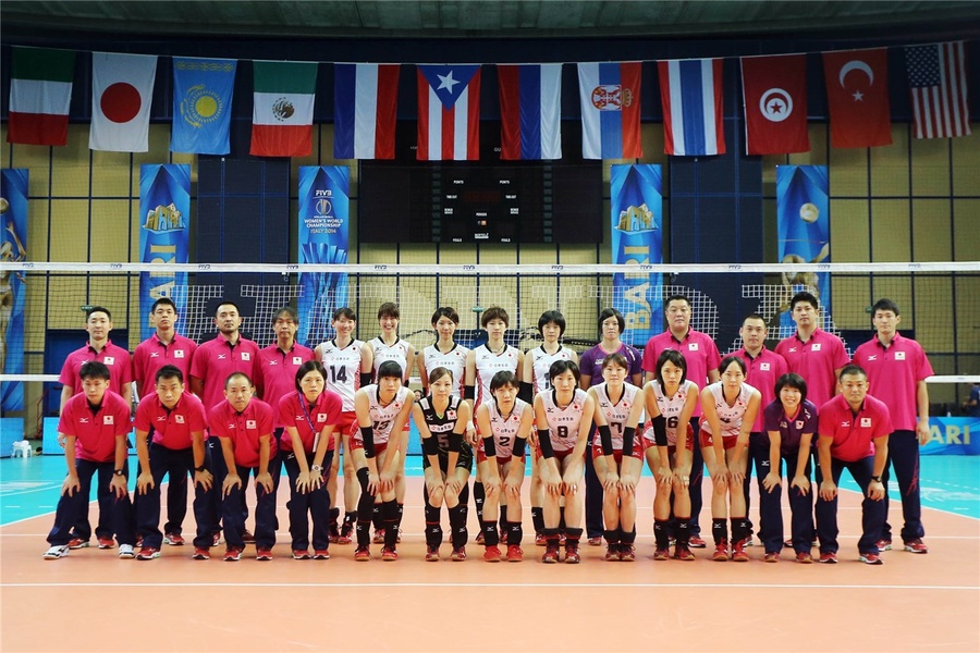 Women’s volleyball remains hugely popular in Japan. This is the national team at the 2014 FIVB World Championships in Italy. © FIVB