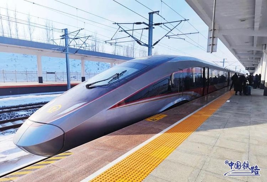 The sleek, high-speed train that will be used during the 9th Asian Winter Games (Photo: Xinhua News) Attendants pose for a photo on the high-speed train D8003. (Photo courtesy of China Railway/Xinhua News)