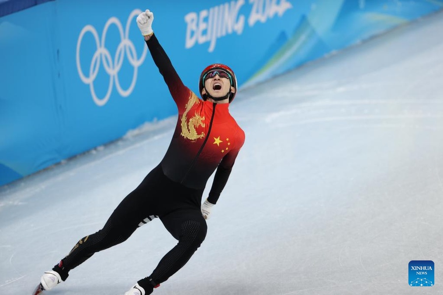 Wu Dajing of China celebrates victory in the mixed team relay final at the Capital Indoor Stadium on Saturday night. (Photo: Xinhua/Yang Lei)