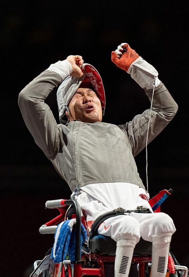 China's Feng Yanke celebrates after winning gold at the Tokyo 2020 Paralympic Games. © Paralympics.org