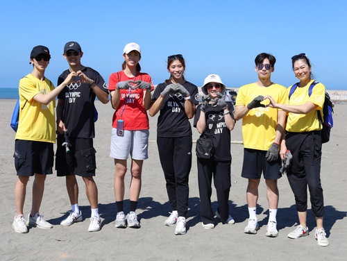 CTOC Athletes’ Commission beach clean-up campaign clears 562kg of rubbish