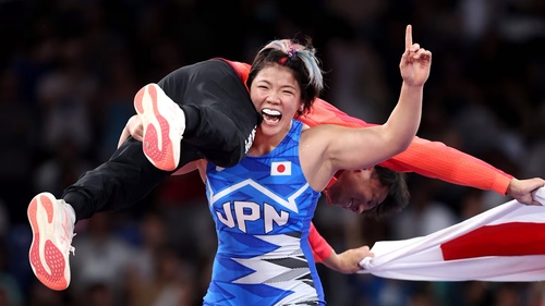 Kagami makes her mark as Japan dominates wrestling