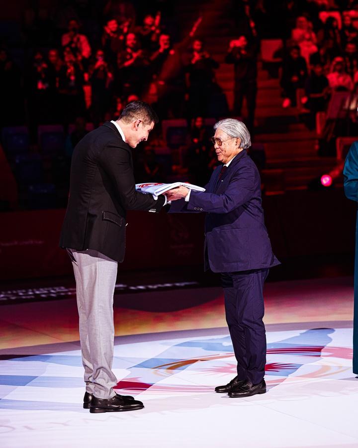 OCA Acting President Timothy Fok lauds Bahrain for hosting successful AYG as flag passed on to Tashkent 2029