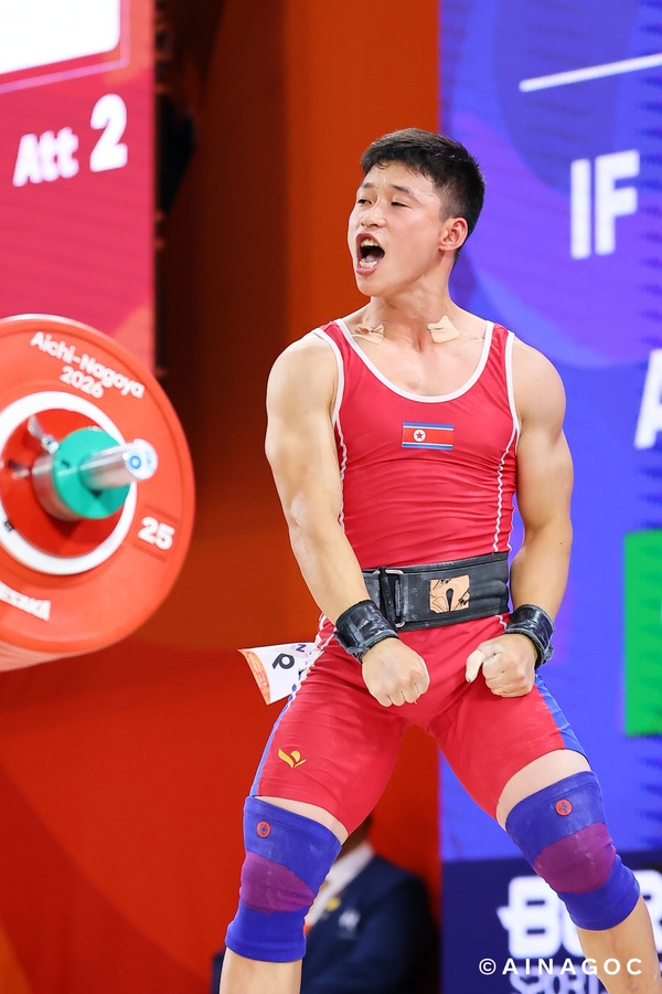 DPRK's Ri sets two world records on golden day