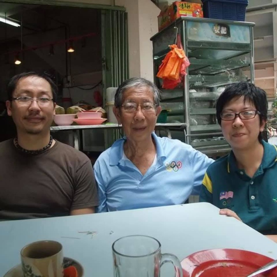 Sieh Shen-Nern (right) with her elder brother, Sieh Tien Yong (left), and her father, Dato’ Sieh Kok Chi. © OCM