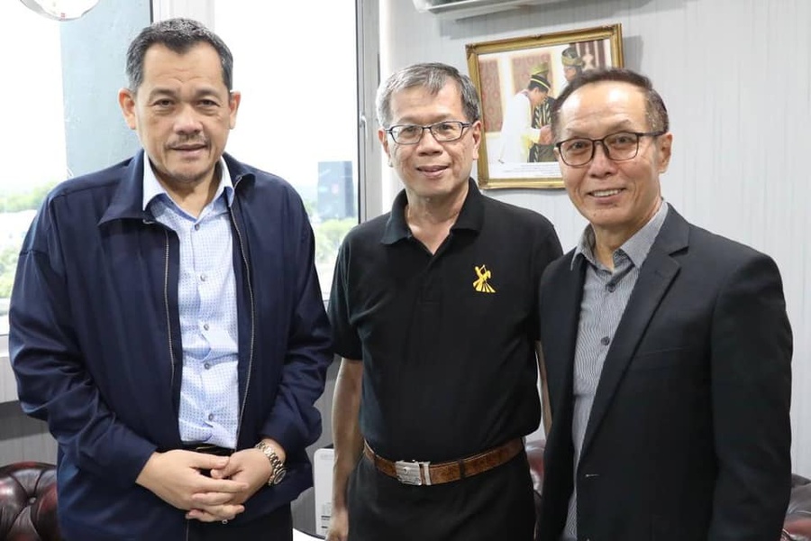 Malaysia’s SEA Games 2021 Chef de Mission Datuk Haji Hamidin Haji Mohd Amin (left) greets dance sport officials.