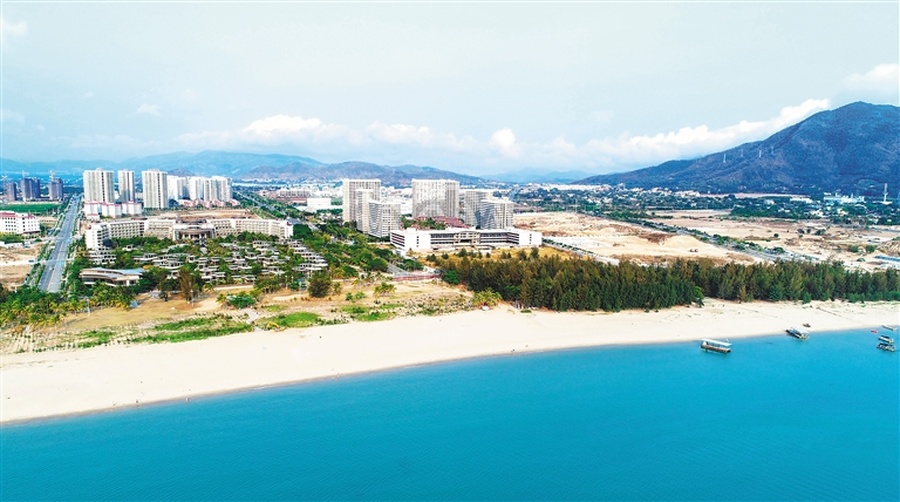 Aerial view of the beach at Sanya Bay. © Wei Wu/Hainan Daily