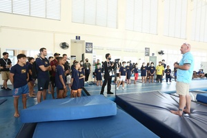 Malaysian divers warm up for OCA youth camp – with volleyball exercise