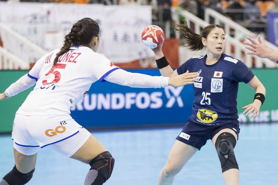 Action from Japan v Spain in 2019. © IHF