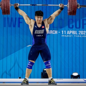 Chinese lifter Liu Huanhua sets two world records to cement Paris 2024 berth
