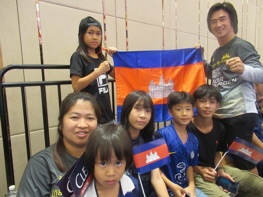 Kun Bokator super fan Kim Poleak (right) and his family at the Chroy Changvar Convention Centre on Sunday. © OCA