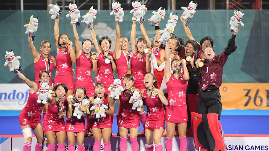 Japan celebrates gold in the women’s hockey at the 18th Asian Games. 2018 © Getty Images