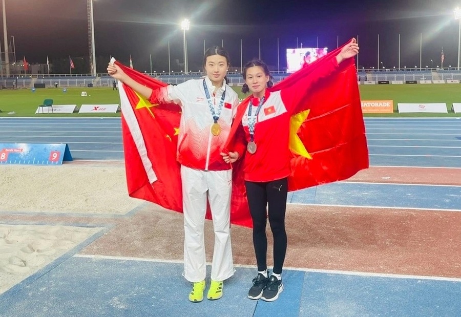 Mai Ngoc Anh (right) wins the silver medal in the women's high jump (Photo: sggp.org.vn)